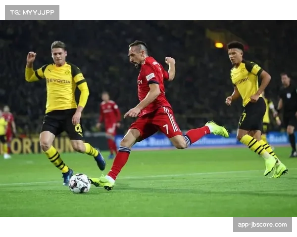 战术复盘：斯特拉斯堡变阵三后卫，成功限制里昂边路进攻