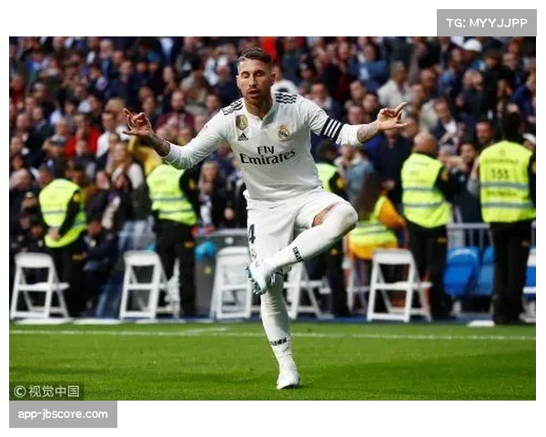 西甲国家德比:巴塞罗那2-2皇家马德里,维尼修斯、莱万破门